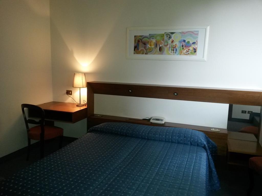 Cravero Rooms Caltignaga Oda fotoğraf